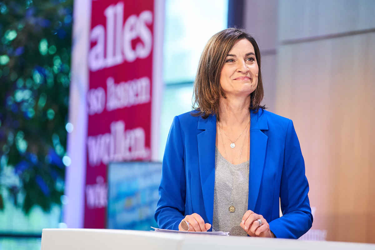 Moderatorin Inka Schneider, NDR, führt durch die Zugabe-Preisverleihung 2021