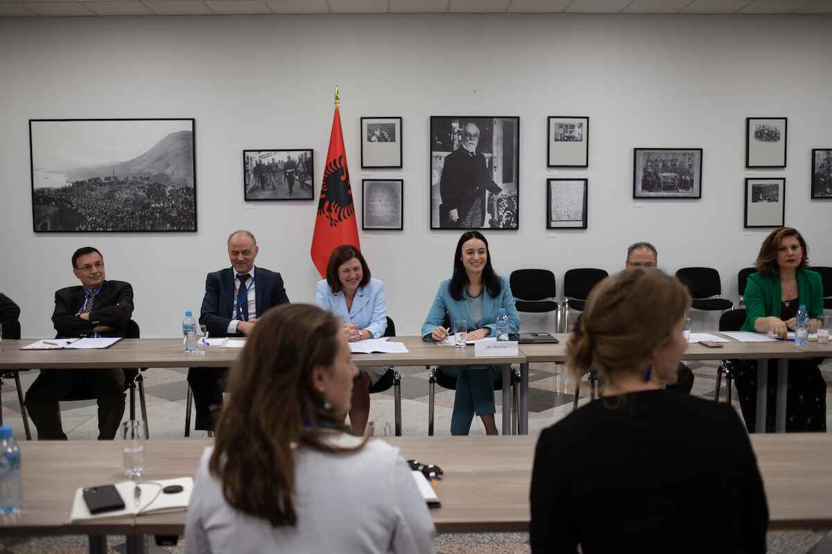 Diskussion im albanischen Außenministerium